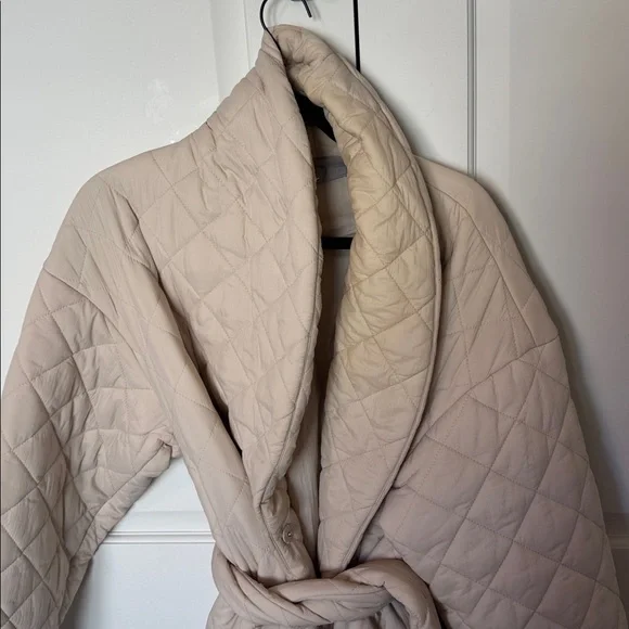 Quilted Cream Long Puffer Jacket Modern Citizen - Picture 6 of 9